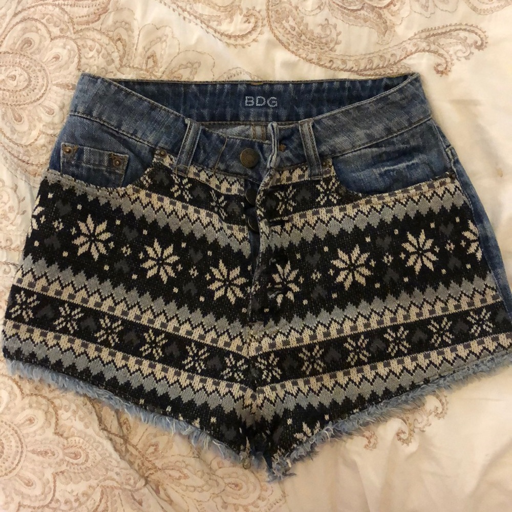 bdg shorts with “sweater”/yarn like fabric